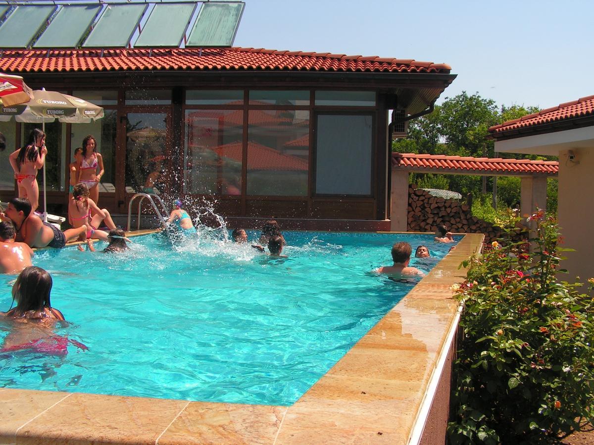 Hotel Black Stork Nisovo Exterior photo